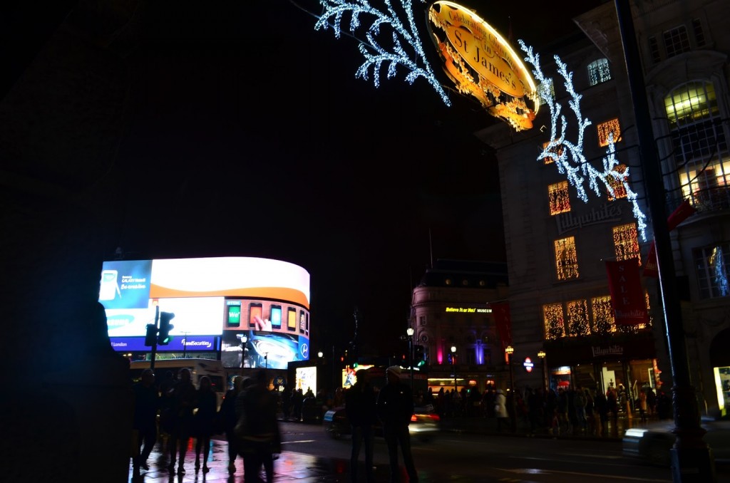 Telões da Piccadilly Circus