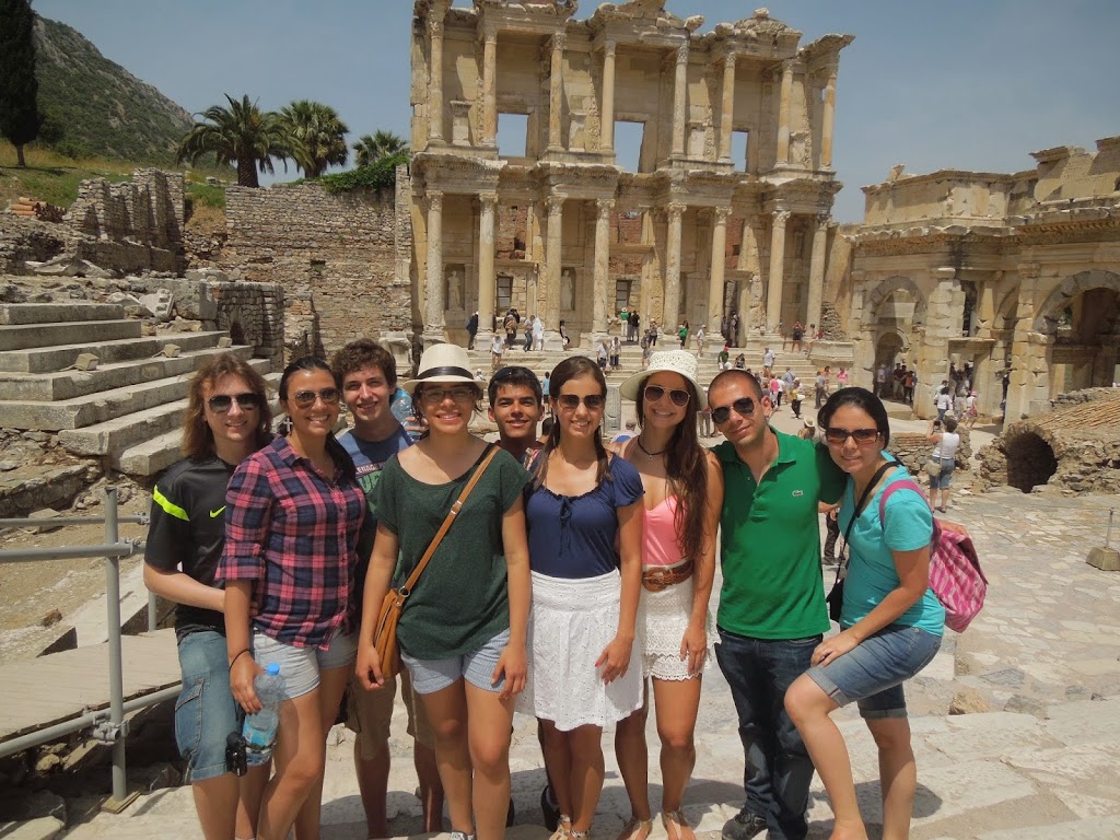 Nosso grupo em frente as ruínas de Ephesus - Turquia