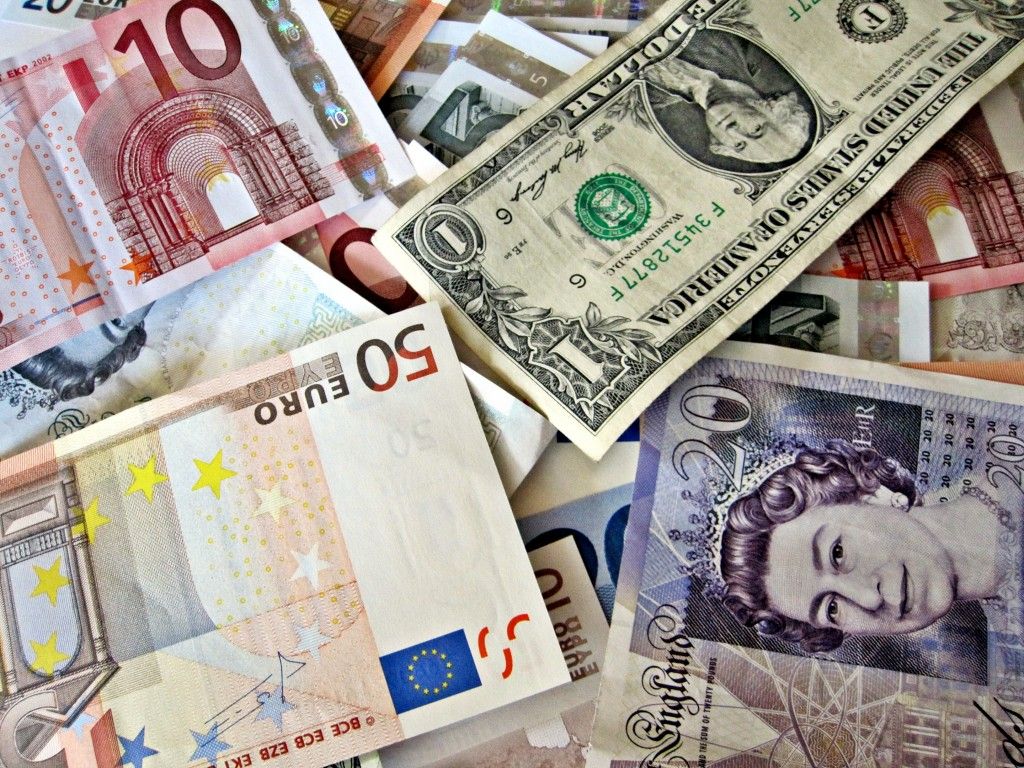 Como levar dinheiro para o exterior: dólar, euro ou outro?