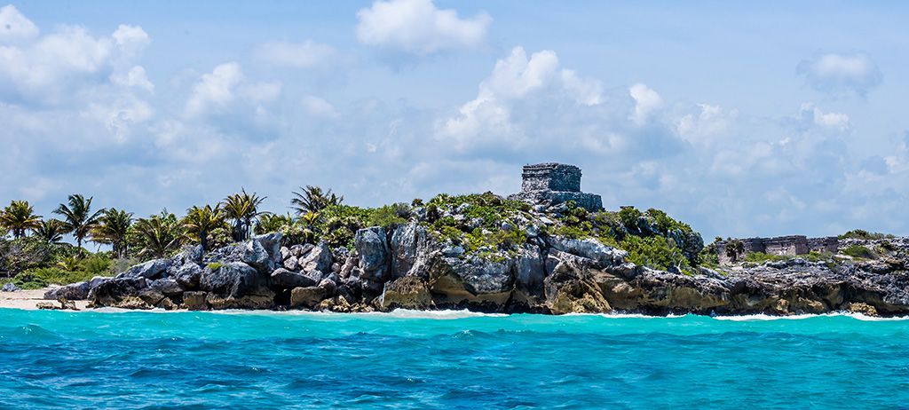 Ruínas de Tulum - Vista pelo mar - Cancun - México.