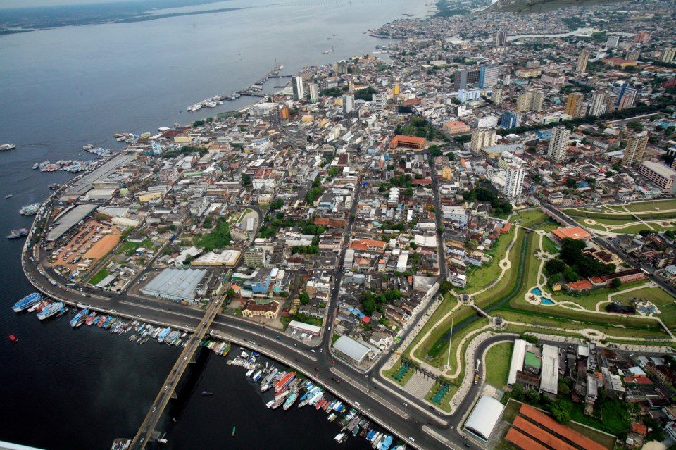 Um pedacinho de Manaus visto de cima. Verde: Parque Senador Jefferson Peres.