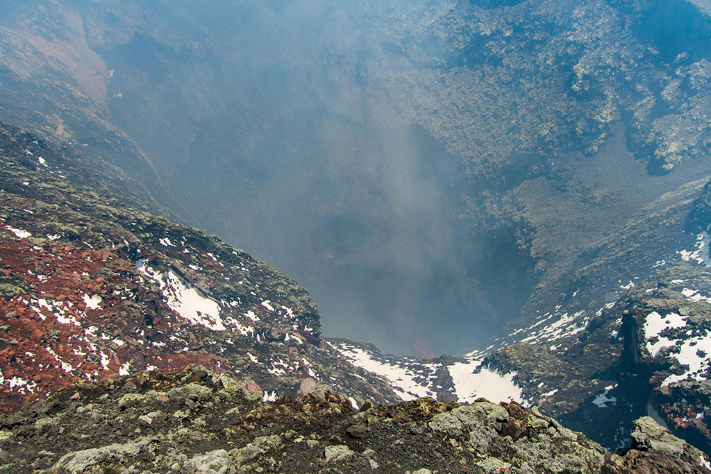 O que você vê ao Escalar o Vulcão Villarica: A cratera do 
