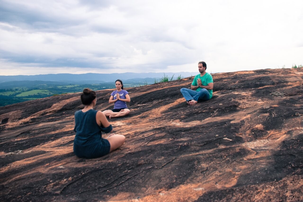 Aula de yoga no sunset - pós inhotim