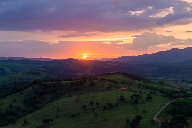 Aula de yoga no sunset - pós inhotim