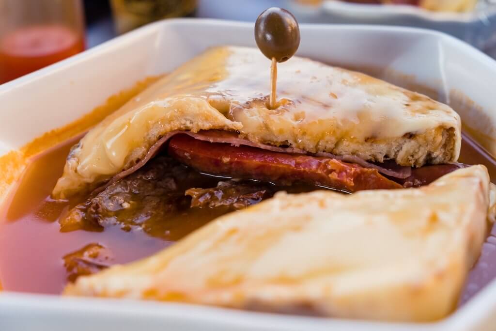 Francesinha - o que comer no Porto, dicas de portugal