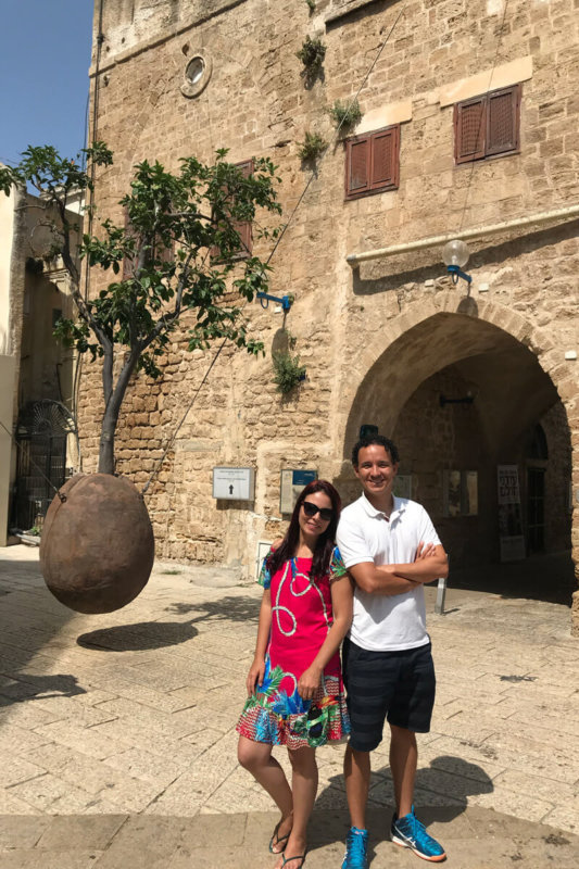 Laranjeira Suspensa. Obra de arte de Jaffa, Tel Aviv.