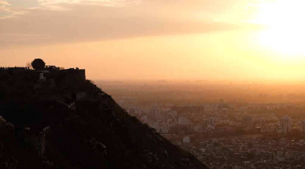 Pôr do sol incrível do Forte de Nahargarh