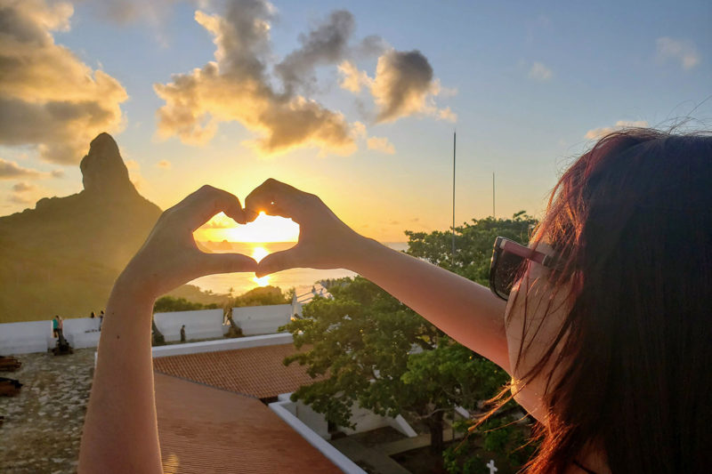 por do sol no forte dos remédios em noronha