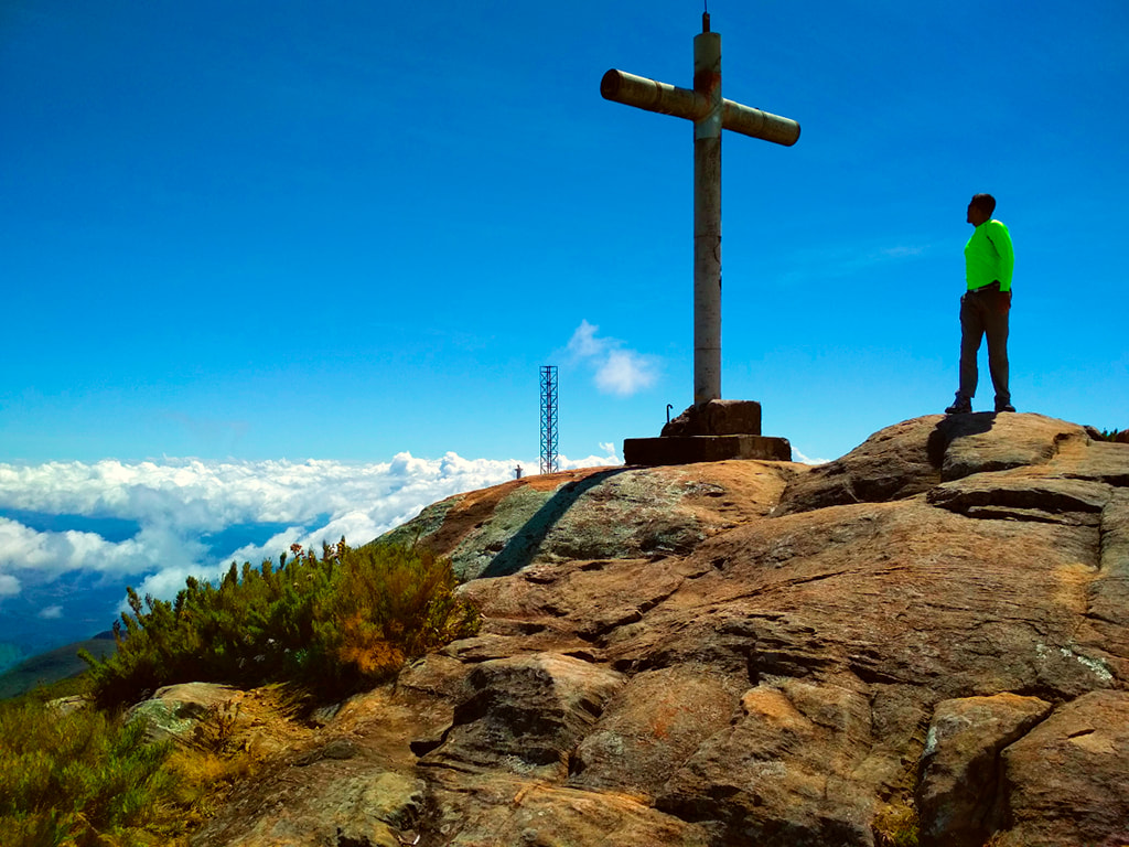 lugares surpreendentes para conhecer no Brasil - Alto Caparaó - Pico da Bandeira