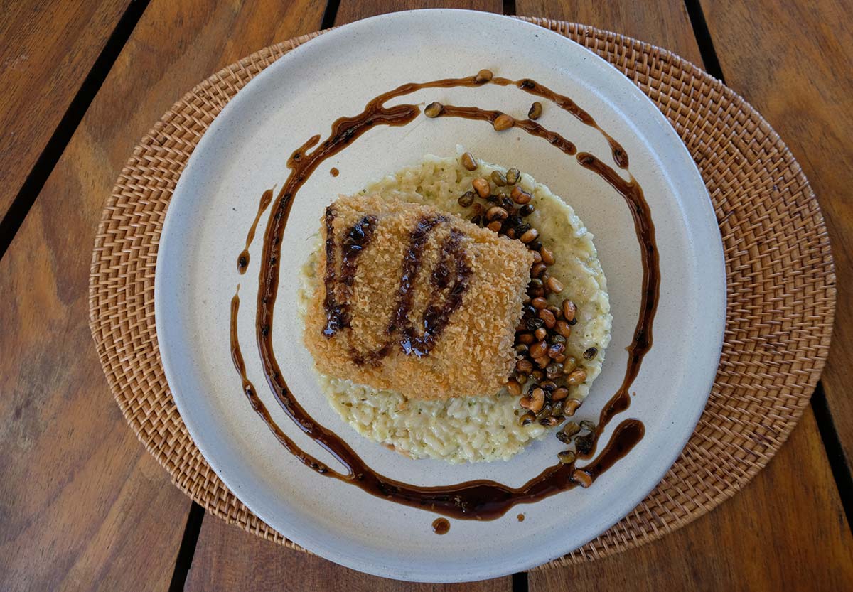 Restaurante da Pousada Maravilha com vista para a Baía do Sueste