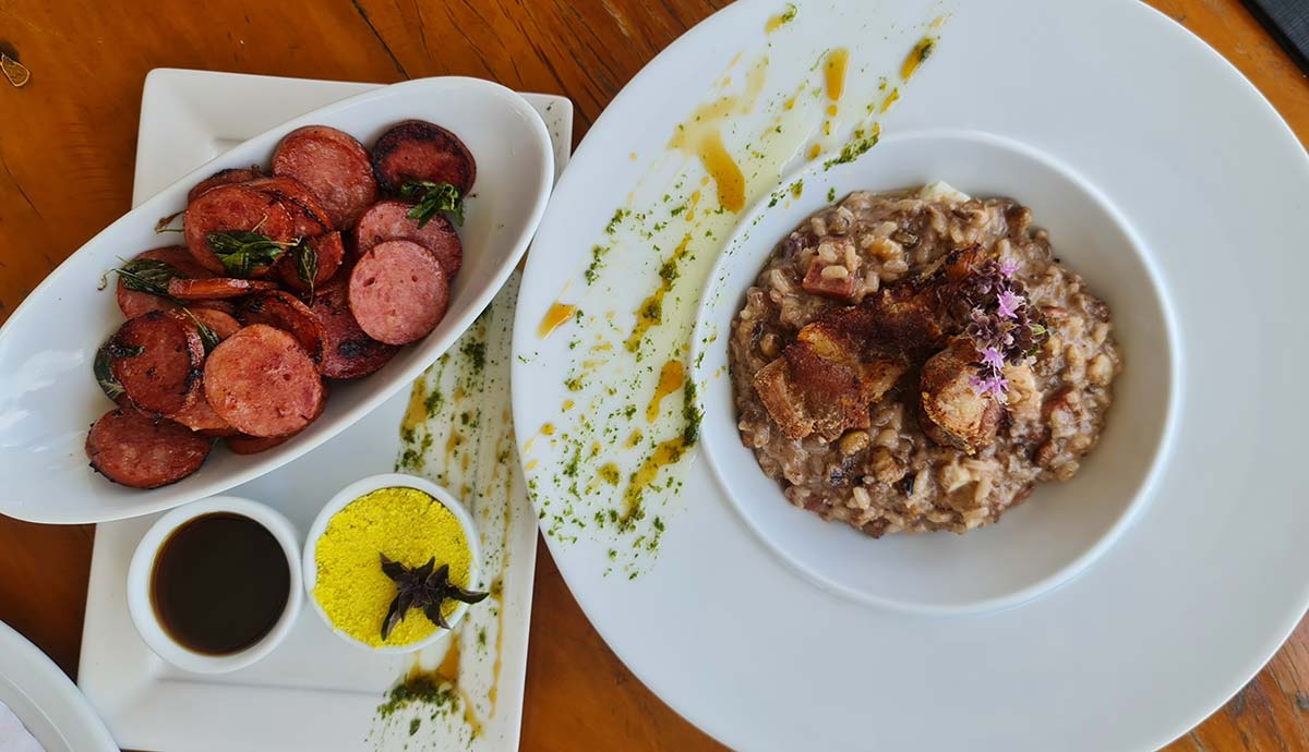 Restaurante Mergulhão na Praia do Porto em Fernando de Noronha