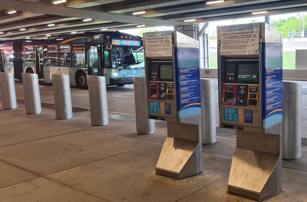 Ônibus para ir do aeroporto de la guardia a Manhattan no centro de nova york