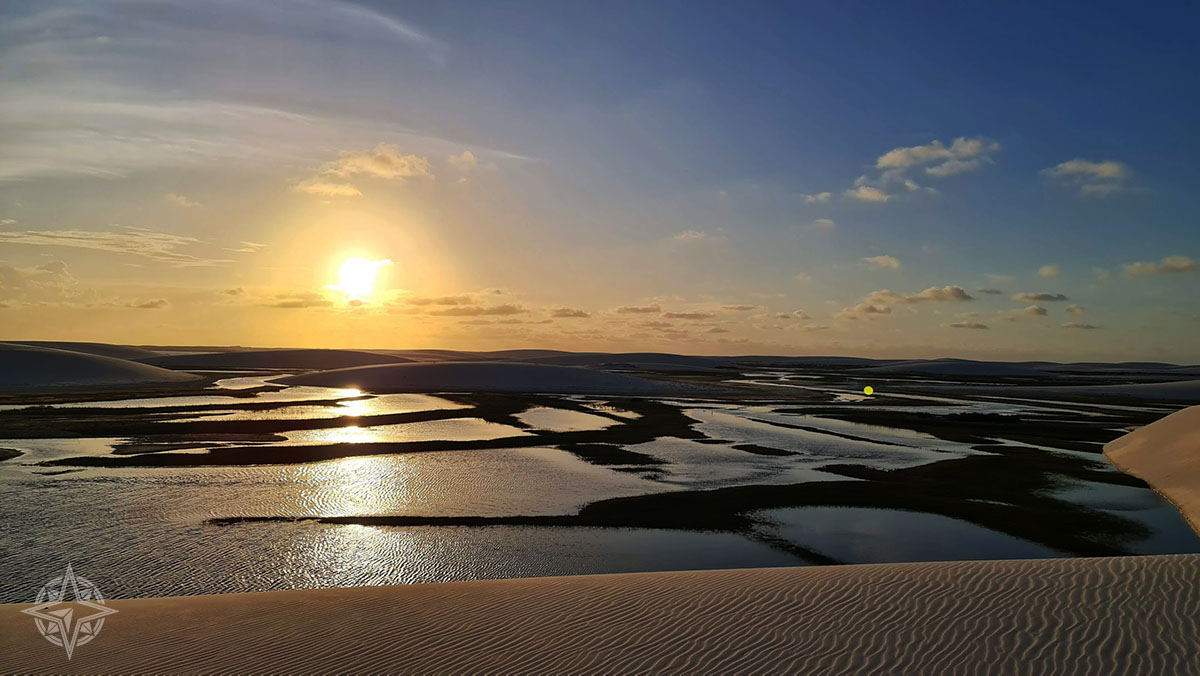 por do sol sobre as dunas dos lençóis maranhenses em santo amaro - ponta verde