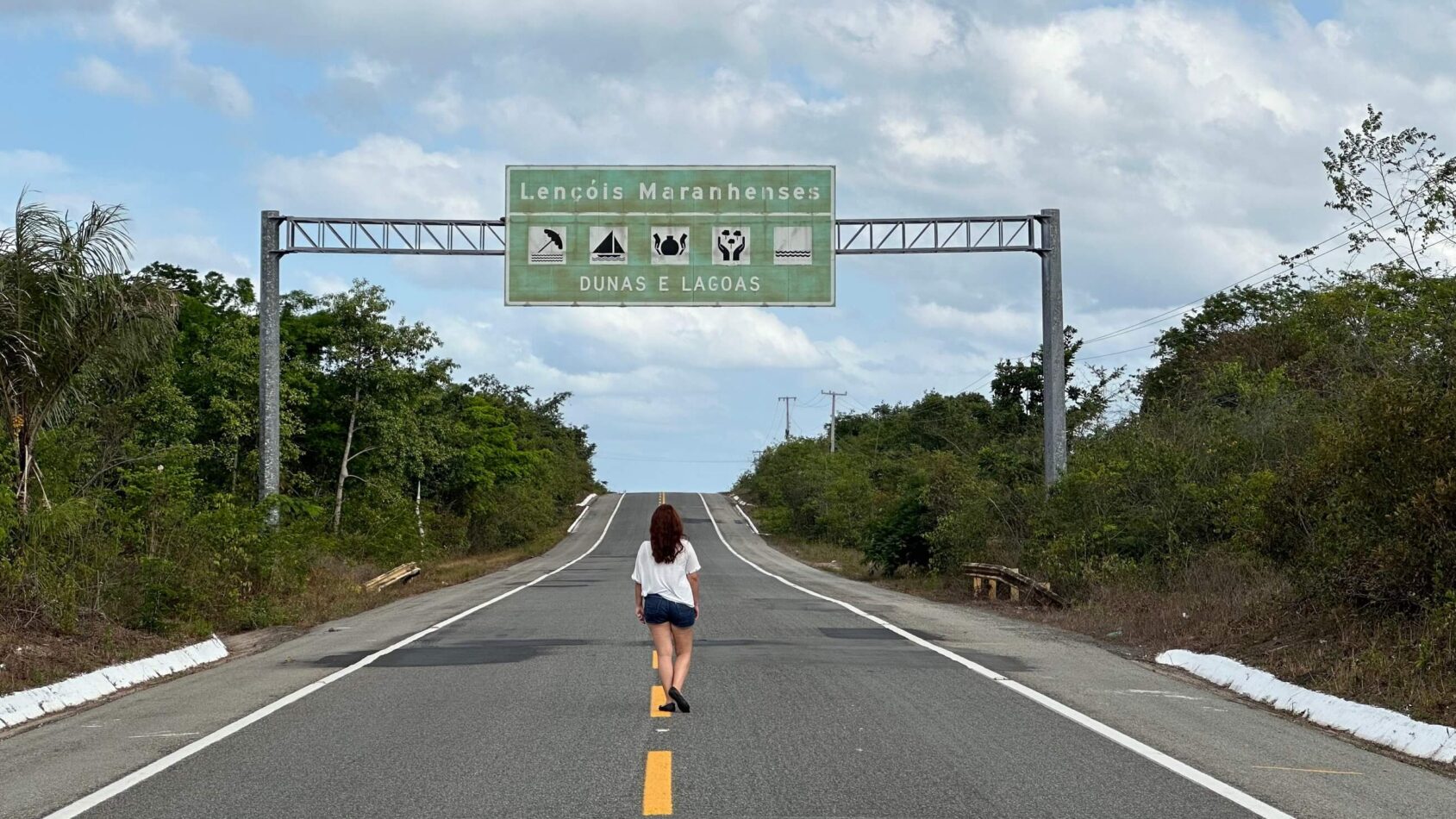 Trecho que liga a BR 135 até os Lençóis Maranhenses, alguns remendos na pista - Dez/22