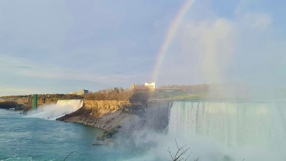 Arco iris sobre as cataratas do niagara