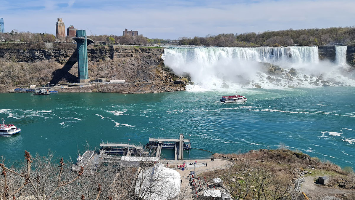 Passeio de barco nas cataratas de Niagara