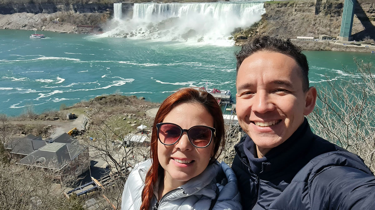 Vista da Catarata Americana e Véu de Noiva, as duas cascatas americanas de Niagara Falls