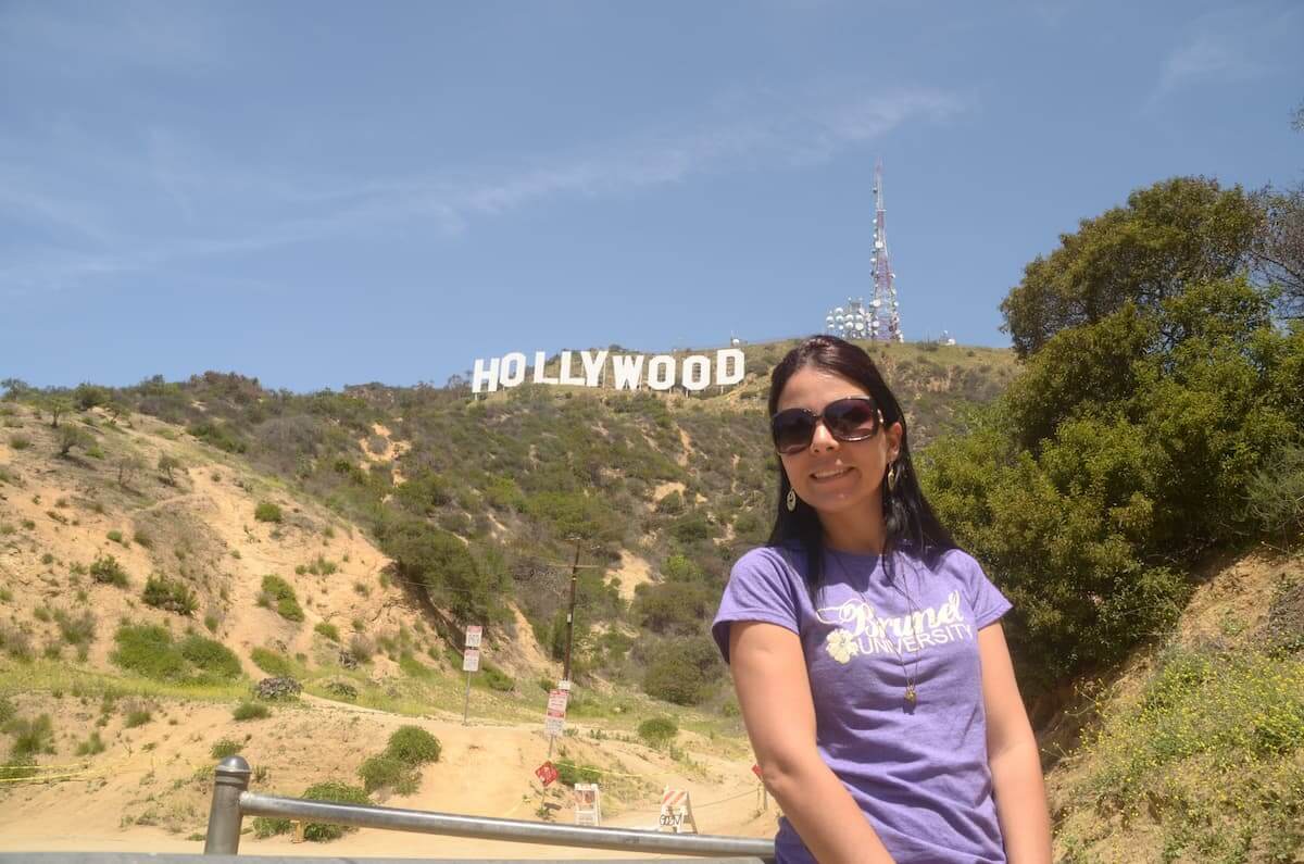 vista do famoso sinal de hollywood marco em los angeles califórnia